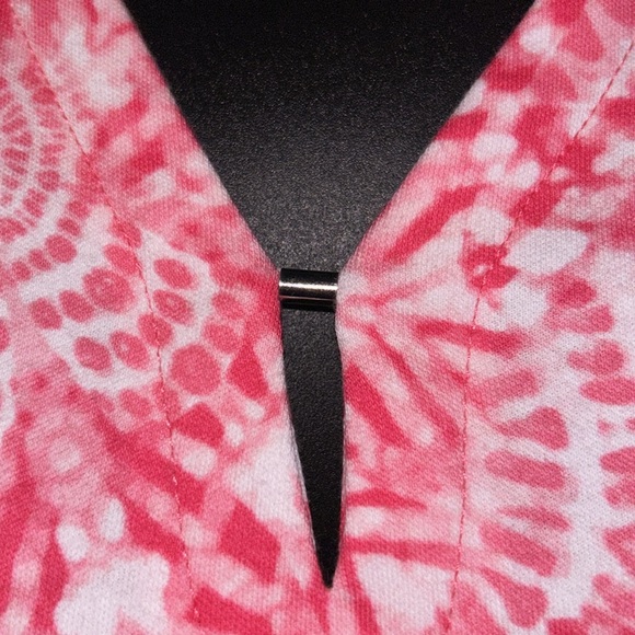 Women’s Jones New York Cute Pink and white short sleeve v-neck top NWT Sz Small - Picture 3 of 5